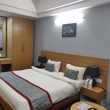 Hotel Sarvin Lucknow Bagian luar foto