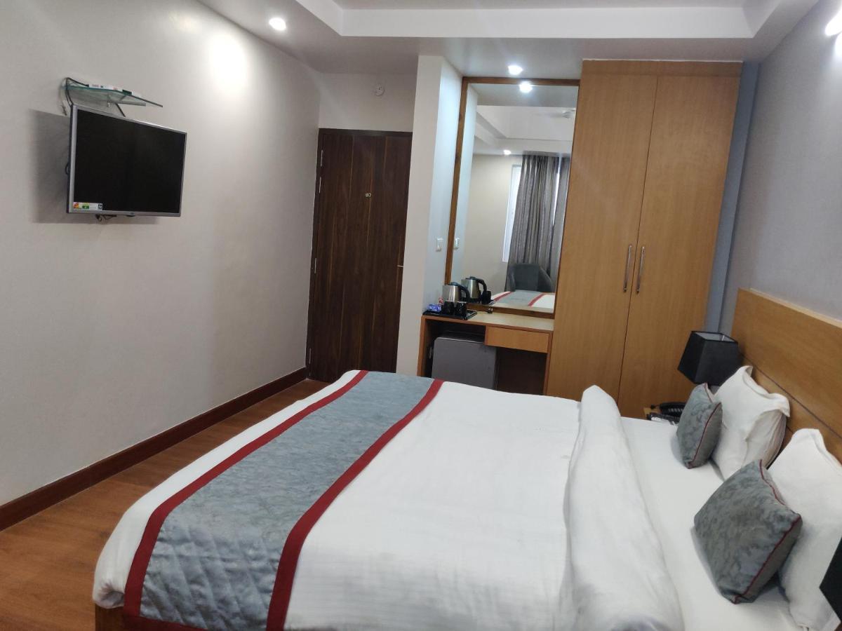 Hotel Sarvin Lucknow Bagian luar foto