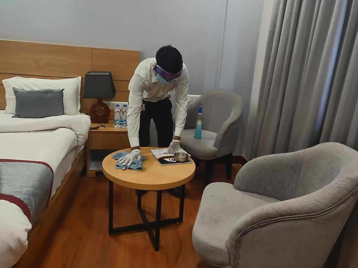 Hotel Sarvin Lucknow Bagian luar foto