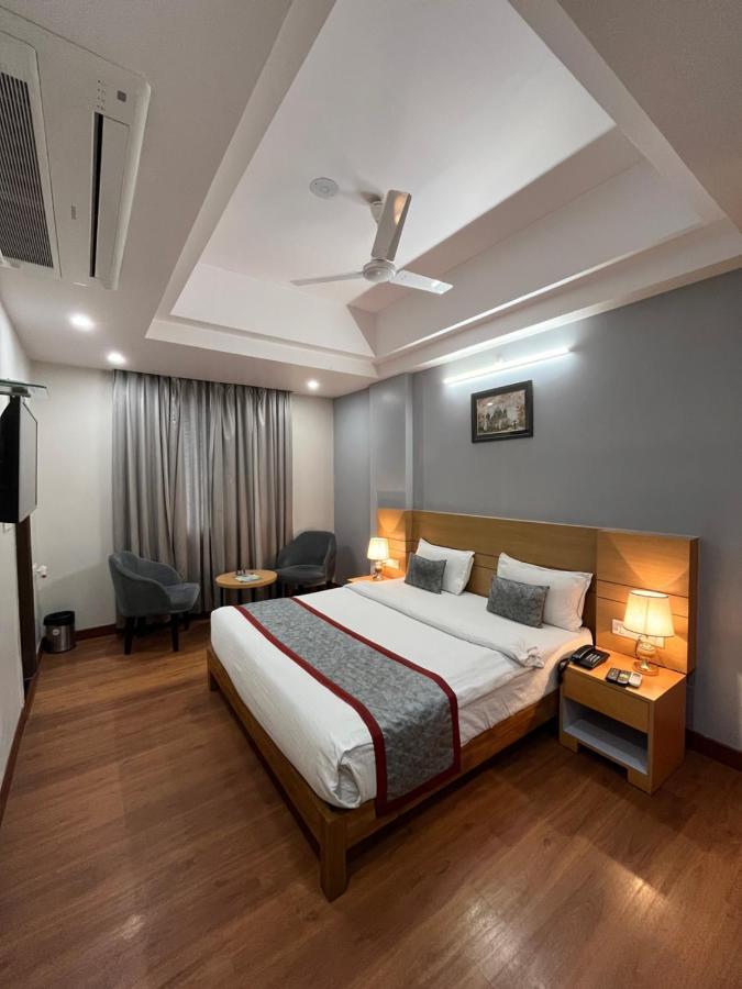 Hotel Sarvin Lucknow Bagian luar foto